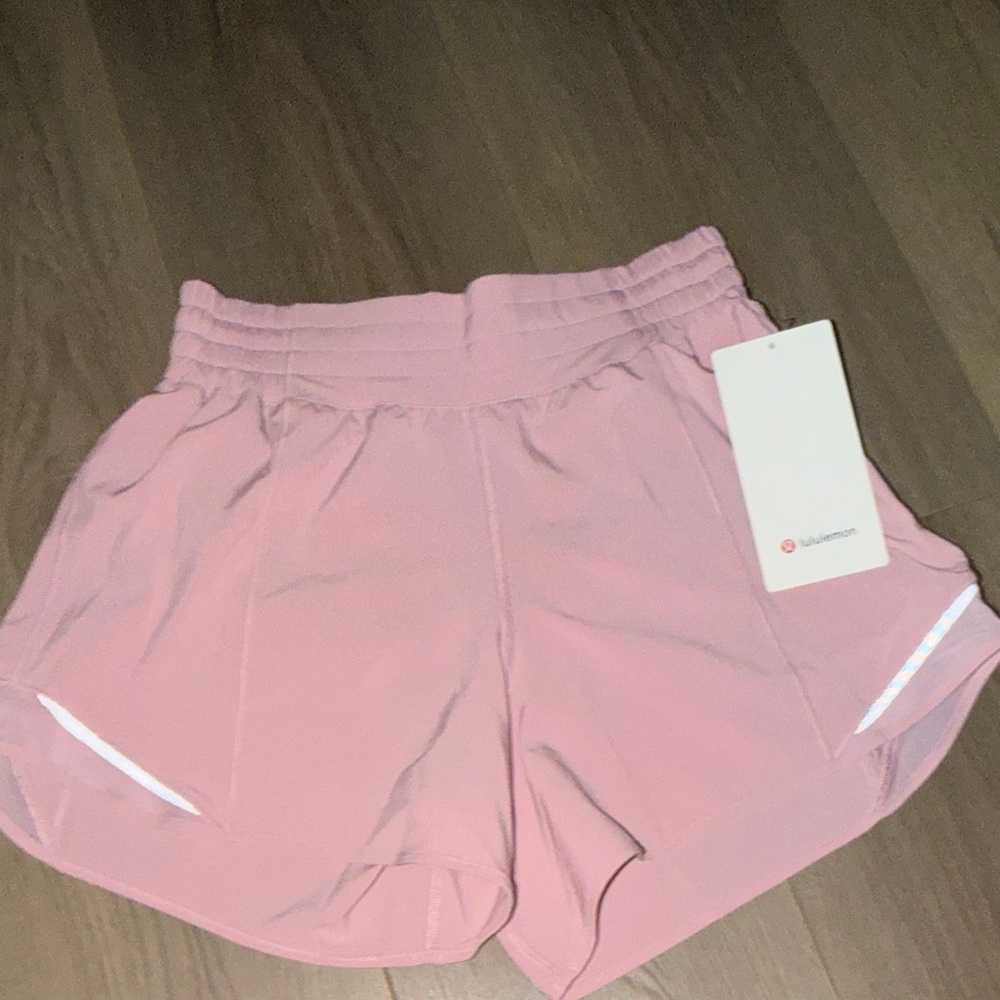 NWT 🐆💕 hottie hot 4 in Lululemon athletica Light Pink Women's Athletic Shorts